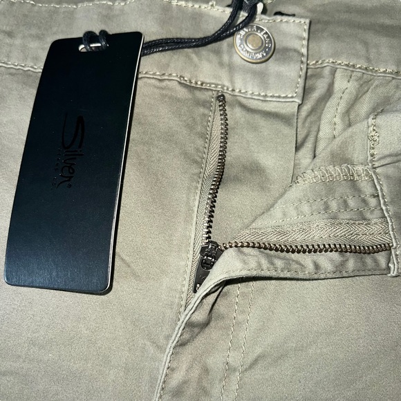 NEW Silver Jeans Co Light Olive Green Stretchy Khaki Shorts Women’s Plus Size 22 - Picture 3 of 7